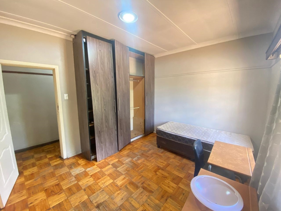 5 Bedroom Property for Sale in Willows Free State